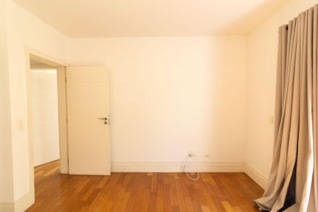 Casa de condomínio à venda com 638m², 4 quartos e 4 vagas Casa de condomínio à venda com 638m², 4 quartos e 4 vagasSuíte 4