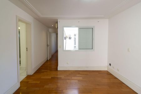 Casa de condomínio à venda com 638m², 4 quartos e 4 vagas Casa de condomínio à venda com 638m², 4 quartos e 4 vagasSuíte 1