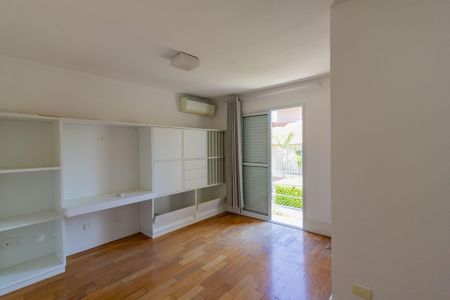 Casa de condomínio à venda com 638m², 4 quartos e 4 vagas Casa de condomínio à venda com 638m², 4 quartos e 4 vagasSuíte 2
