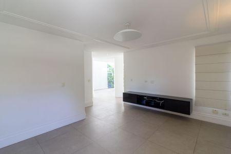 Sala de Tv de casa de condomínio à venda com 4 quartos, 638m² em Granja Julieta, São Paulo