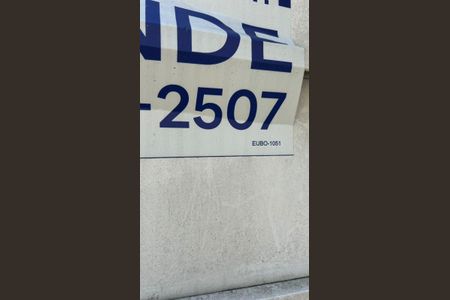 Casa de condomínio à venda com 638m², 4 quartos e 4 vagas Casa de condomínio à venda com 638m², 4 quartos e 4 vagasPlaca