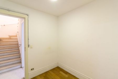 Casa de condomínio à venda com 638m², 4 quartos e 4 vagas Casa de condomínio à venda com 638m², 4 quartos e 4 vagasQuarto de Serviço