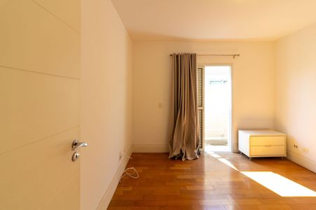 Casa de condomínio à venda com 638m², 4 quartos e 4 vagas Casa de condomínio à venda com 638m², 4 quartos e 4 vagasSuíte 4