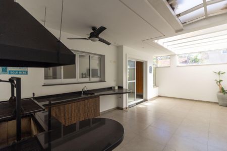 Casa de condomínio à venda com 638m², 4 quartos e 4 vagas Casa de condomínio à venda com 638m², 4 quartos e 4 vagasÁrea Gourmet
