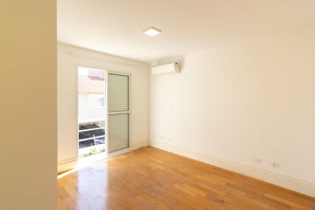 Casa de condomínio à venda com 638m², 4 quartos e 4 vagas Casa de condomínio à venda com 638m², 4 quartos e 4 vagasSuíte 3
