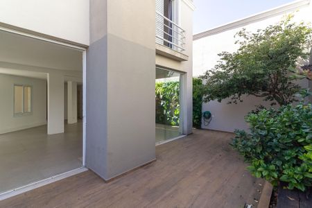 Casa de condomínio à venda com 638m², 4 quartos e 4 vagas Casa de condomínio à venda com 638m², 4 quartos e 4 vagasVaranda Sala