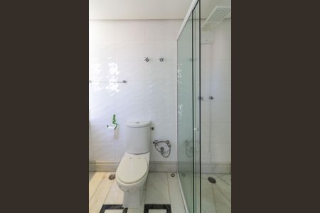 Casa de condomínio à venda com 638m², 4 quartos e 4 vagas Casa de condomínio à venda com 638m², 4 quartos e 4 vagasBanheiro Suíte 2