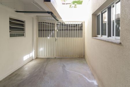 Casa de condomínio à venda com 638m², 4 quartos e 4 vagas Casa de condomínio à venda com 638m², 4 quartos e 4 vagasQuintal