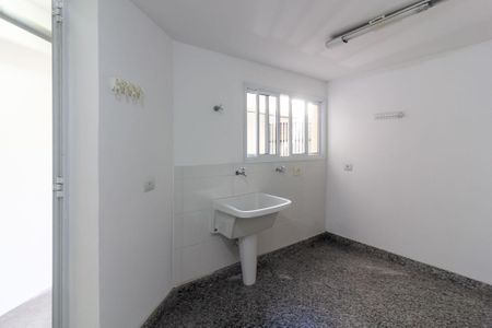Casa de condomínio à venda com 638m², 4 quartos e 4 vagas Casa de condomínio à venda com 638m², 4 quartos e 4 vagasÁrea de Serviço