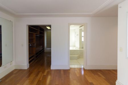 Casa de condomínio à venda com 638m², 4 quartos e 4 vagas Casa de condomínio à venda com 638m², 4 quartos e 4 vagasSuíte 1
