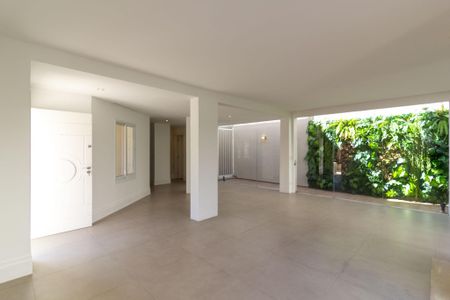 Casa de condomínio à venda com 638m², 4 quartos e 4 vagas Casa de condomínio à venda com 638m², 4 quartos e 4 vagasSala de Estar