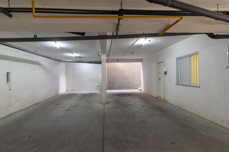Casa de condomínio à venda com 638m², 4 quartos e 4 vagas Casa de condomínio à venda com 638m², 4 quartos e 4 vagasVaga