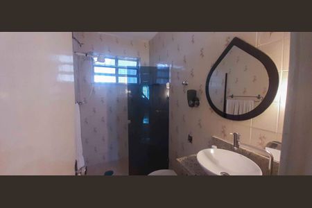 Casa para alugar com 250m², 4 quartos e 5 vagasBanheiro dos Quartos