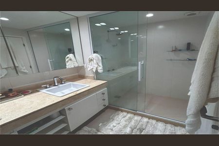 Banheiro  de apartamento à venda com 4 quartos, 325m² em Barra da Tijuca, Rio de Janeiro