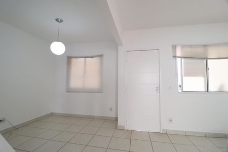 Sala de casa de condomínio para alugar com 3 quartos, 90m² em Morada da Colina, Uberlândia