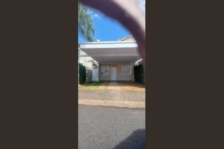 Casa de condomínio para alugar com 90m², 3 quartos e 2 vagas Casa de condomínio para alugar com 90m², 3 quartos e 2 vagasFachada
