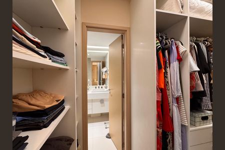 Apartamento à venda com 180m², 3 quartos e 3 vagasSuíte 1 - Closet