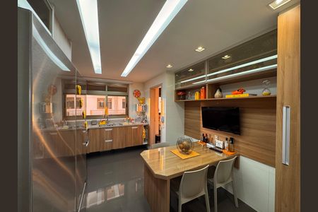 Apartamento à venda com 180m², 3 quartos e 3 vagasCozinha e Área de Serviço
