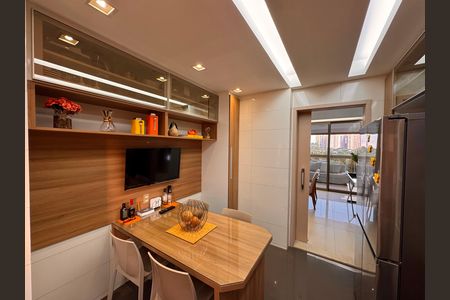 Apartamento à venda com 180m², 3 quartos e 3 vagasCozinha e Área de Serviço