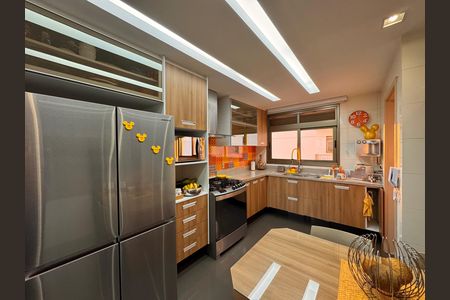 Apartamento à venda com 180m², 3 quartos e 3 vagasCozinha e Área de Serviço