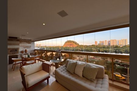 Apartamento à venda com 180m², 3 quartos e 3 vagasVaranda
