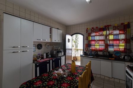 Casa para alugar com 250m², 5 quartos e 6 vagas Casa para alugar com 250m², 5 quartos e 6 vagasCasa 1 - Cozinha
