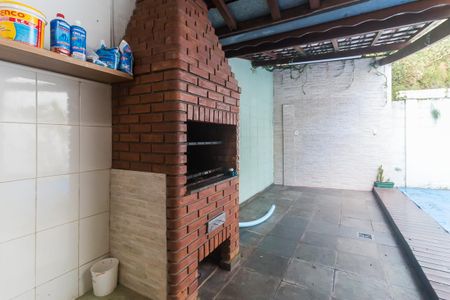 Casa de condomínio para alugar com 58m², 2 quartos e 2 vagas Casa de condomínio para alugar com 58m², 2 quartos e 2 vagasChurrasqueira