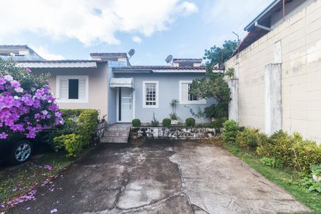 Casa de condomínio para alugar com 58m², 2 quartos e 2 vagas Casa de condomínio para alugar com 58m², 2 quartos e 2 vagasFachada