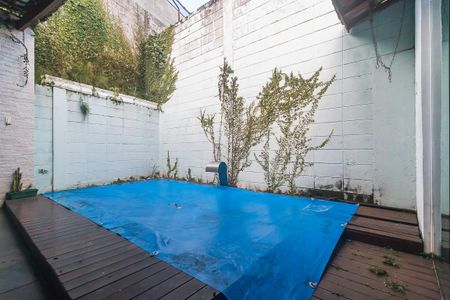 Casa de condomínio para alugar com 58m², 2 quartos e 2 vagas Casa de condomínio para alugar com 58m², 2 quartos e 2 vagasPiscina