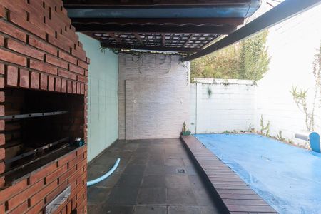 Casa de condomínio para alugar com 58m², 2 quartos e 2 vagas Casa de condomínio para alugar com 58m², 2 quartos e 2 vagasChurrasqueira