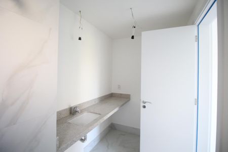 Apartamento à venda com 142m², 3 quartos e 3 vagasBanheiro da Suíte 1