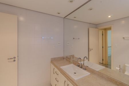 Apartamento à venda com 70m², 2 quartos e 1 vaga Apartamento à venda com 70m², 2 quartos e 1 vagaBanheiro