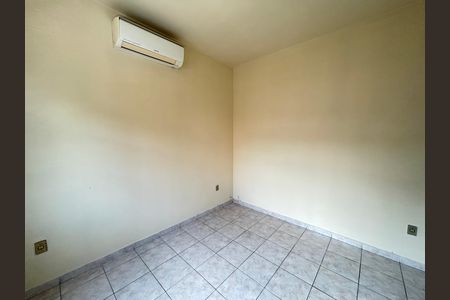 Casa de condomínio para alugar com 210m², 3 quartos e 3 vagasQuarto 3 - Suíte