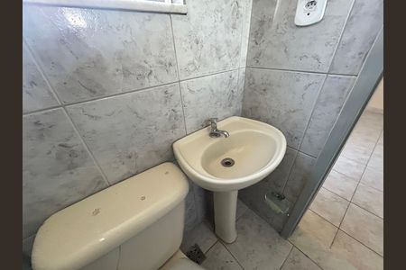 Casa de condomínio para alugar com 210m², 3 quartos e 3 vagasBanheiro do Quarto 2 Suíte