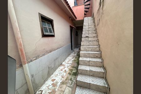Casa de condomínio para alugar com 210m², 3 quartos e 3 vagasEscada