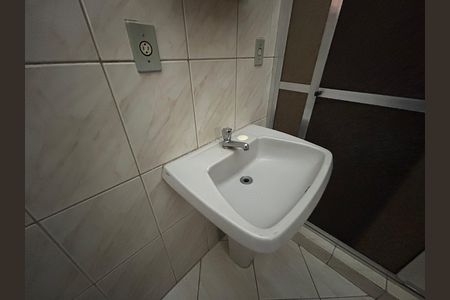 Casa de condomínio para alugar com 210m², 3 quartos e 3 vagasBanheiro 3