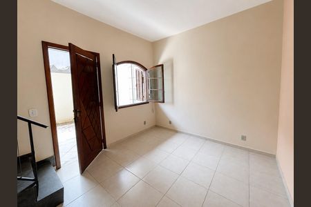 Casa de condomínio para alugar com 210m², 3 quartos e 3 vagasSala
