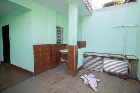 QUINTAL E ÁREA DE SERVIÇO de casa à venda com 3 quartos, 163m² em Chora Menino, São Paulo