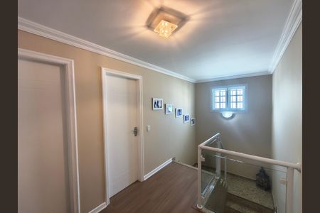 Casa de condomínio à venda com 319m², 5 quartos e 2 vagas Casa de condomínio à venda com 319m², 5 quartos e 2 vagasHall Circulação