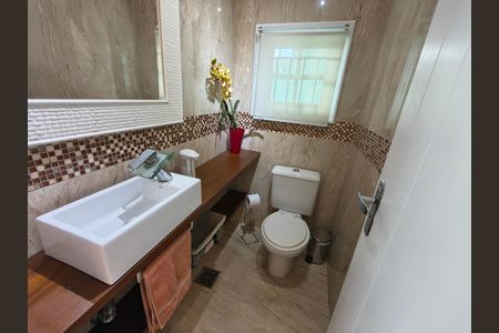 Casa de condomínio à venda com 319m², 5 quartos e 2 vagas Casa de condomínio à venda com 319m², 5 quartos e 2 vagasLavabo