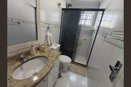 Casa de condomínio à venda com 319m², 5 quartos e 2 vagas Casa de condomínio à venda com 319m², 5 quartos e 2 vagasBanheiro Suite 5