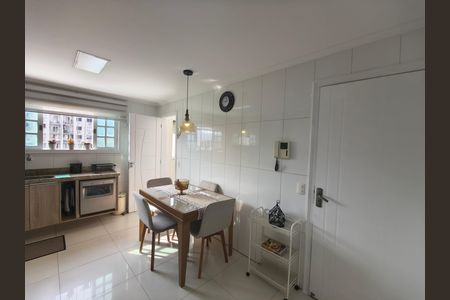 Casa de condomínio à venda com 319m², 5 quartos e 2 vagas Casa de condomínio à venda com 319m², 5 quartos e 2 vagasCozinha