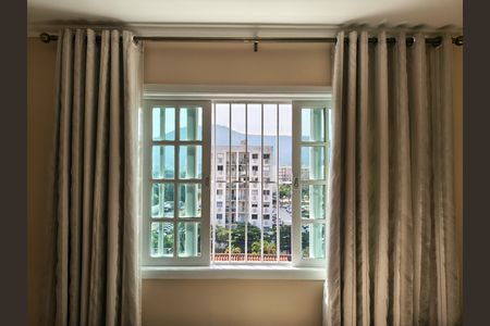 Casa de condomínio à venda com 319m², 5 quartos e 2 vagas Casa de condomínio à venda com 319m², 5 quartos e 2 vagasJanela - Quarto 4 Suite