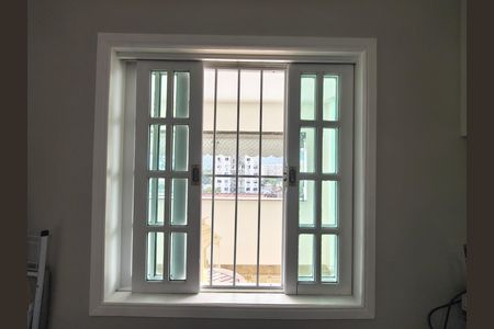 Casa de condomínio à venda com 319m², 5 quartos e 2 vagas Casa de condomínio à venda com 319m², 5 quartos e 2 vagasJanela - Quarto 1