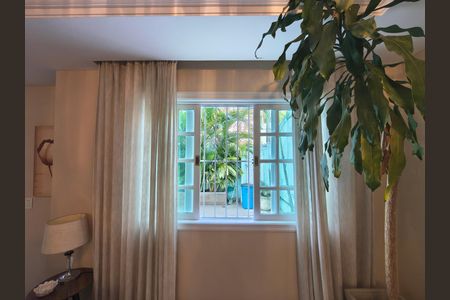 Casa de condomínio à venda com 319m², 5 quartos e 2 vagas Casa de condomínio à venda com 319m², 5 quartos e 2 vagasJanela - Sala