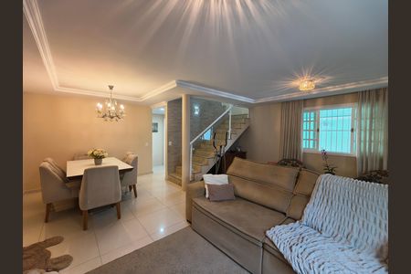 Casa de condomínio à venda com 319m², 5 quartos e 2 vagas Casa de condomínio à venda com 319m², 5 quartos e 2 vagasSala