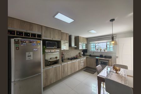 Casa de condomínio à venda com 319m², 5 quartos e 2 vagas Casa de condomínio à venda com 319m², 5 quartos e 2 vagasCozinha