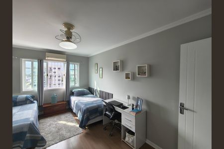 Casa de condomínio à venda com 319m², 5 quartos e 2 vagas Casa de condomínio à venda com 319m², 5 quartos e 2 vagasQuarto 3 Suite