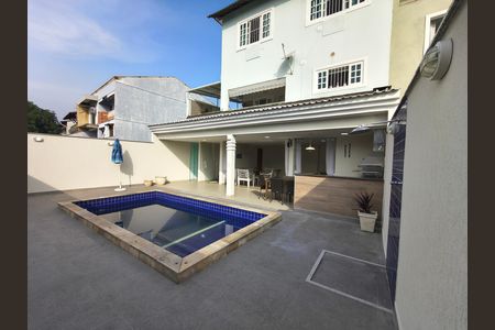 Casa de condomínio à venda com 319m², 5 quartos e 2 vagas Casa de condomínio à venda com 319m², 5 quartos e 2 vagasArea Gourmet / Piscina