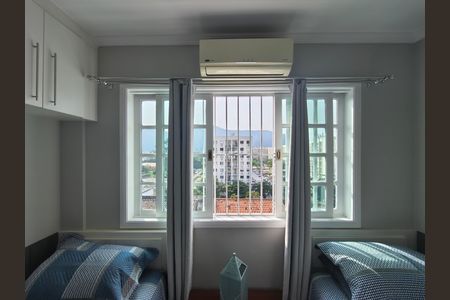 Casa de condomínio à venda com 319m², 5 quartos e 2 vagas Casa de condomínio à venda com 319m², 5 quartos e 2 vagasJanela - Quarto 3 Suite
